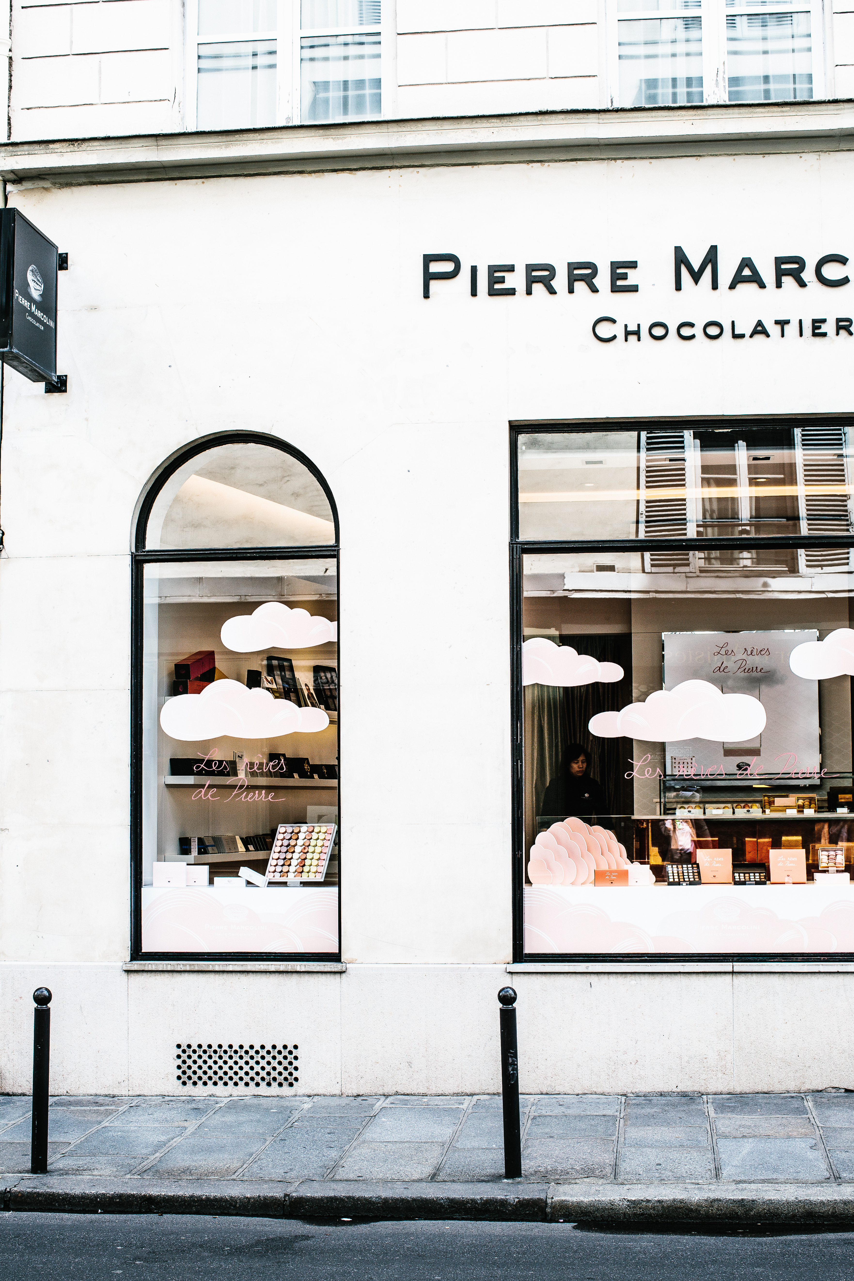 A Chic Girls Guide to Paris.